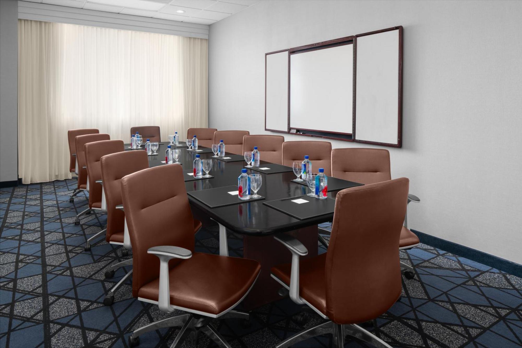 Отель Courtyard By Marriott Cypress Anaheim / Orange County Экстерьер фото