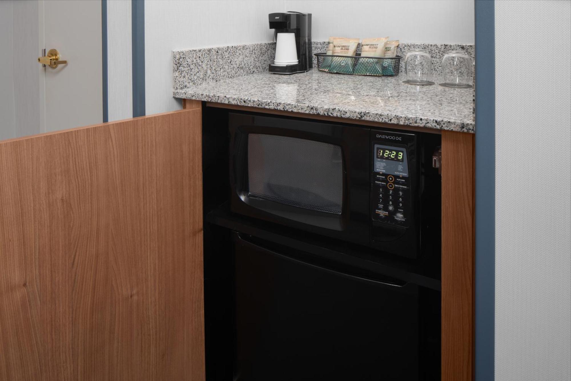 Отель Courtyard By Marriott Cypress Anaheim / Orange County Экстерьер фото