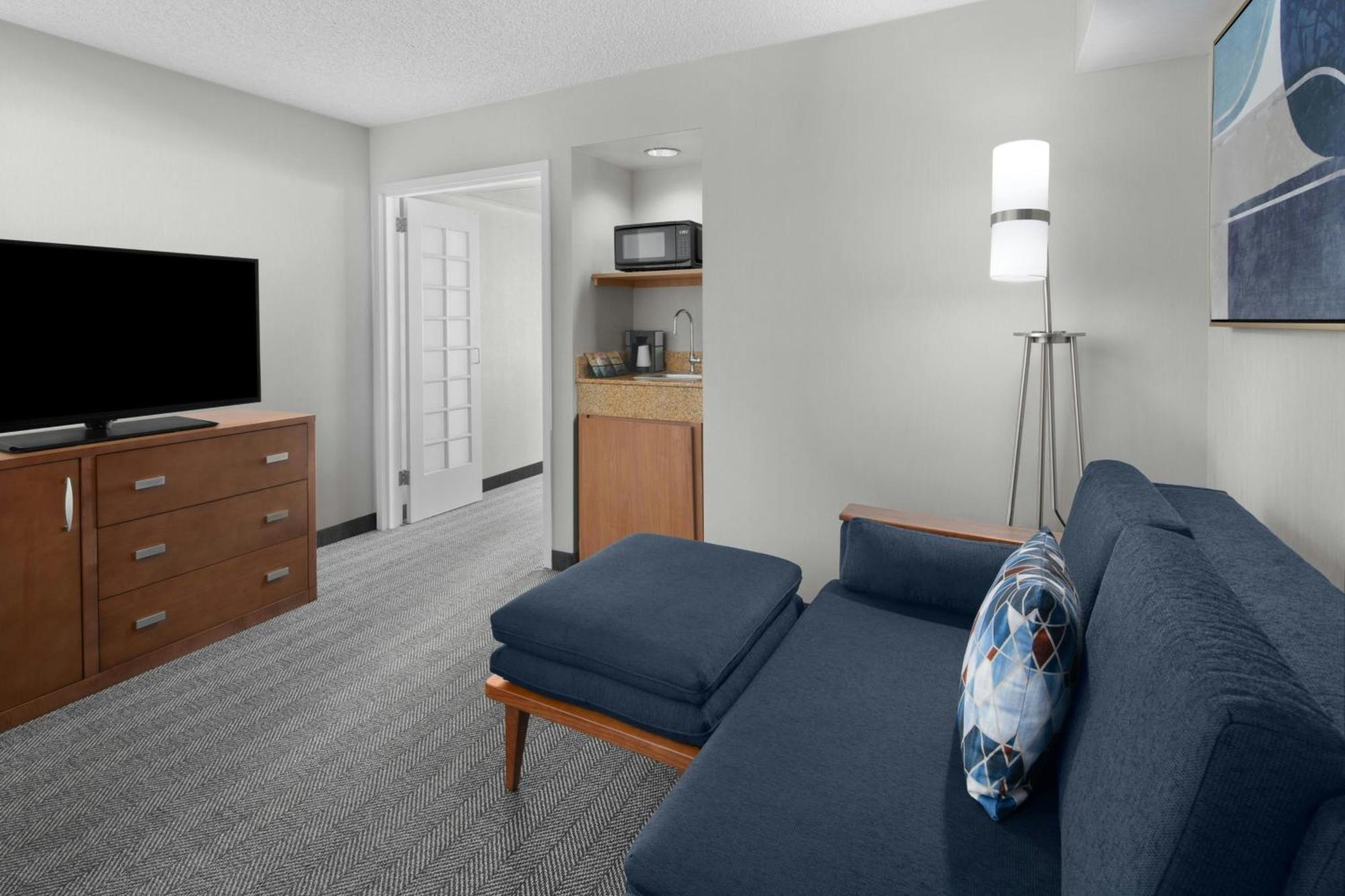 Отель Courtyard By Marriott Cypress Anaheim / Orange County Экстерьер фото